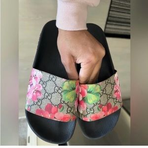 Authentic Gucci bloom slides 🌺